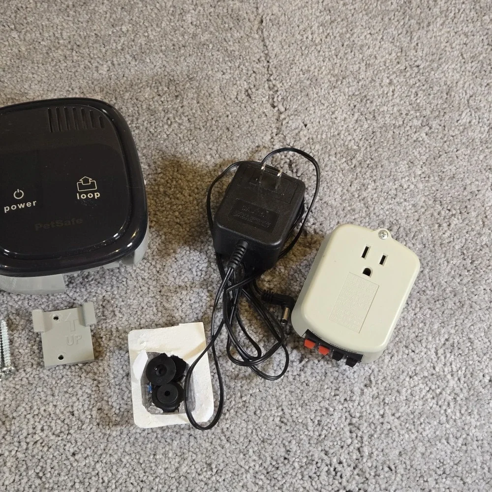 PetSafe In-Ground Stubborn Dog Fence Transmitter With Power Supply & Collar